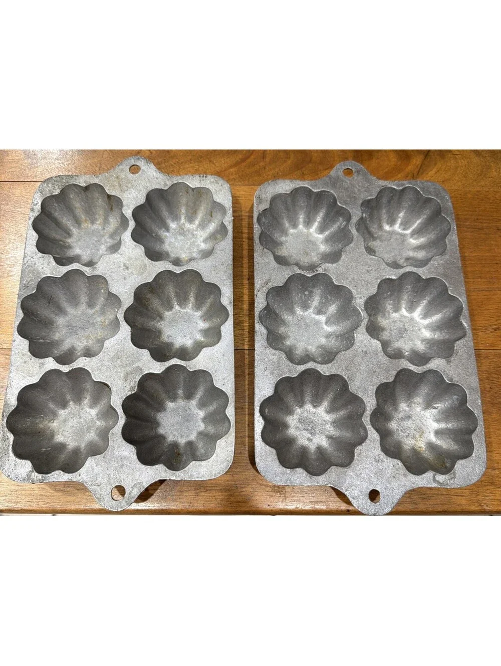 Vintage Heavy Cast Aluminum 6-Cup Turk's Head Gem Muffin Pan - Matching Pair (2)